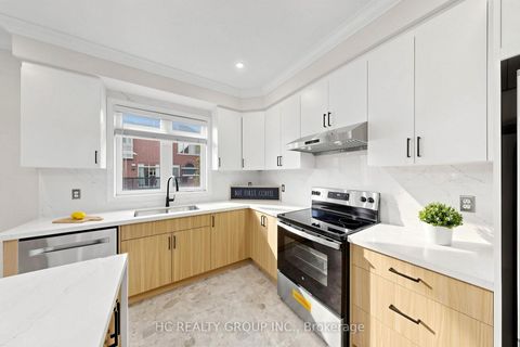 Photo 15 at 43 Randolph Drive, Patterson, Vaughan