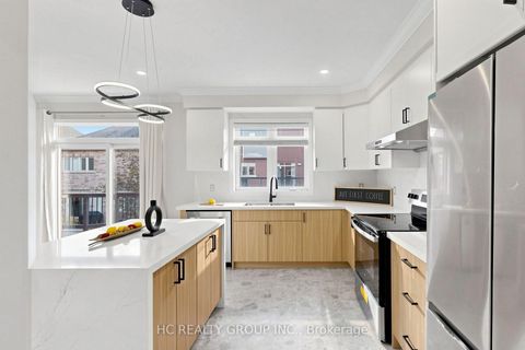 Photo 16 at 43 Randolph Drive, Patterson, Vaughan