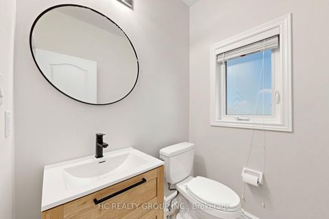 Photo 19 at 43 Randolph Drive, Patterson, Vaughan