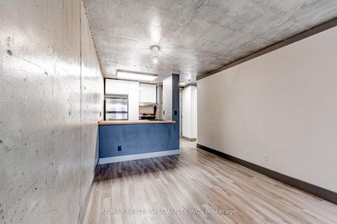 Photo 4 at 819 - 222 The Esplanade, Waterfront Communities C8, Toronto