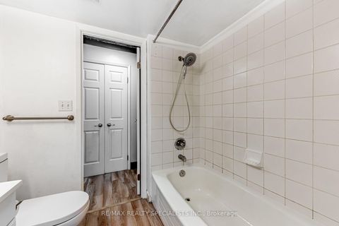 Photo 17 at 819 - 222 The Esplanade, Waterfront Communities C8, Toronto