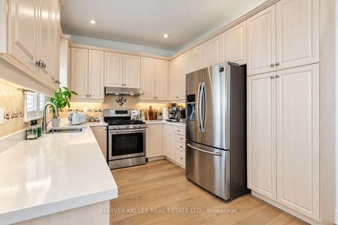 Photo 13 at 35 Water Garden Lane, Sonoma Heights, Vaughan