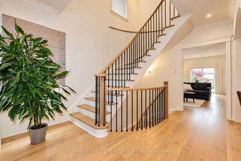 Photo 16 at 35 Water Garden Lane, Sonoma Heights, Vaughan