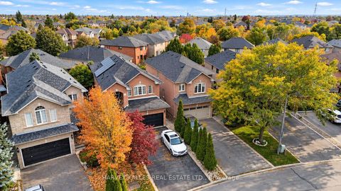 Photo 24 at 35 Water Garden Lane, Sonoma Heights, Vaughan