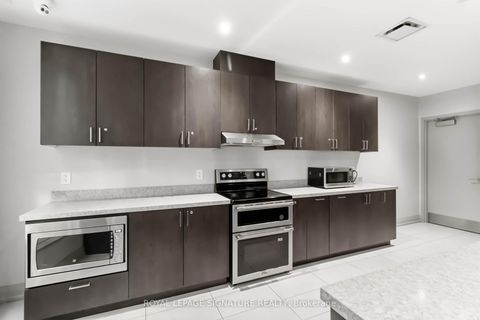 Photo 2 at 225 - 231 Fort York Boulevard, Niagara, Toronto