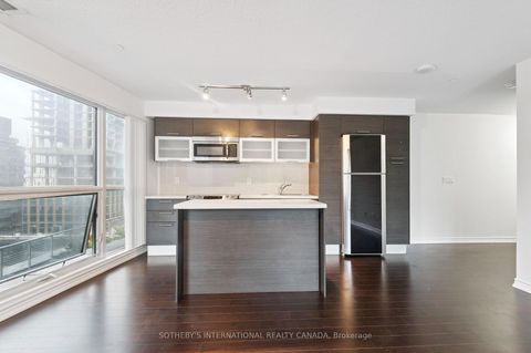 Photo 9 at 602 - 386 Yonge Street, Bay Street Corridor, Toronto