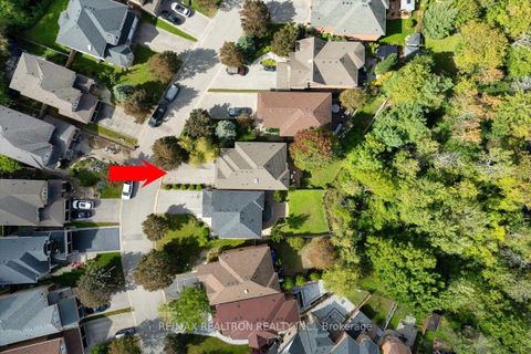 Photo 2 at 162 Estate Garden Drive, Oak Ridges, Richmond Hill