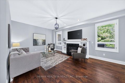 Photo 13 at 162 Estate Garden Drive, Oak Ridges, Richmond Hill