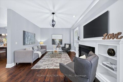 Photo 14 at 162 Estate Garden Drive, Oak Ridges, Richmond Hill