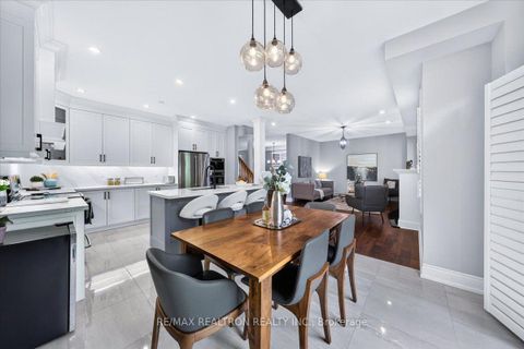 Photo 21 at 162 Estate Garden Drive, Oak Ridges, Richmond Hill
