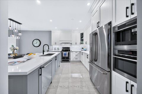 Photo 26 at 162 Estate Garden Drive, Oak Ridges, Richmond Hill