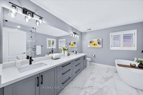 Photo 30 at 162 Estate Garden Drive, Oak Ridges, Richmond Hill