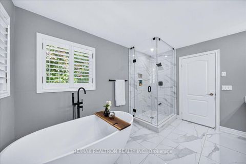 Photo 31 at 162 Estate Garden Drive, Oak Ridges, Richmond Hill