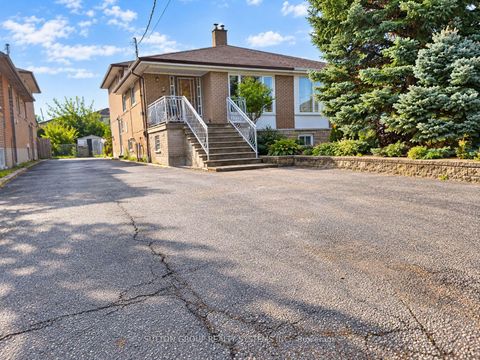 Photo 1 at 7 Pecan Court, Jane Heights, Toronto
