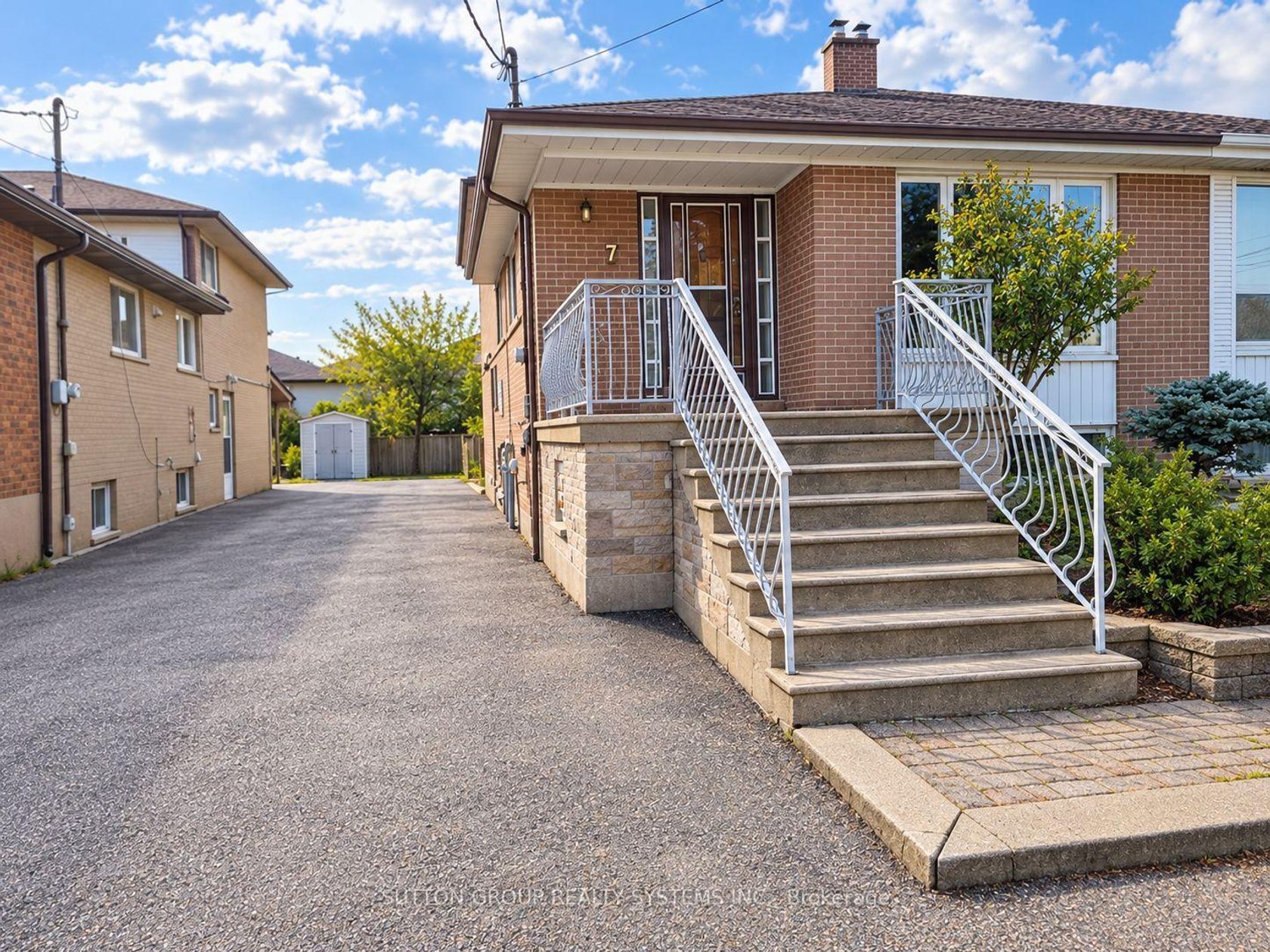 7 Pecan Court, Jane Heights, Toronto 