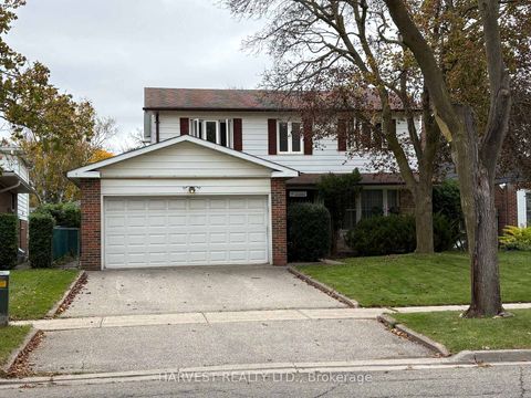 Photo 0 at 19 Glendower Circuit, L'Amoreaux, Toronto