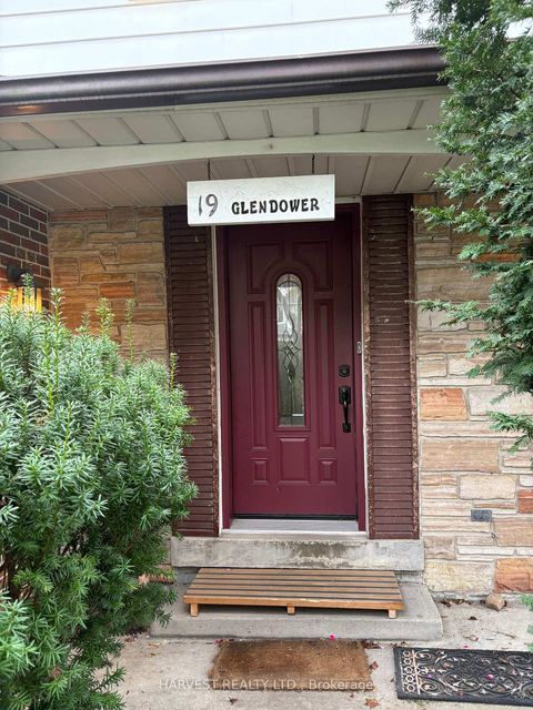 Photo 1 at 19 Glendower Circuit, L'Amoreaux, Toronto