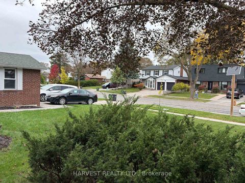 Photo 2 at 19 Glendower Circuit, L'Amoreaux, Toronto