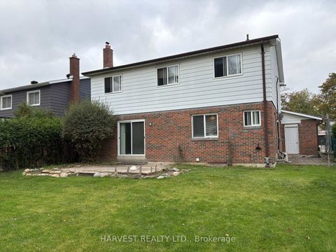 Photo 4 at 19 Glendower Circuit, L'Amoreaux, Toronto