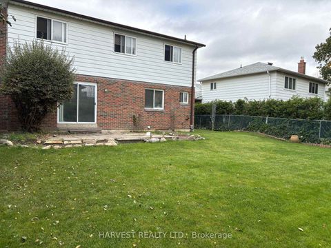 Photo 5 at 19 Glendower Circuit, L'Amoreaux, Toronto