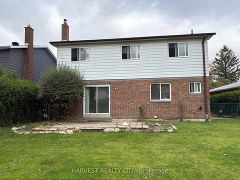 Photo 6 at 19 Glendower Circuit, L'Amoreaux, Toronto