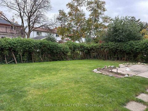 Photo 12 at 19 Glendower Circuit, L'Amoreaux, Toronto