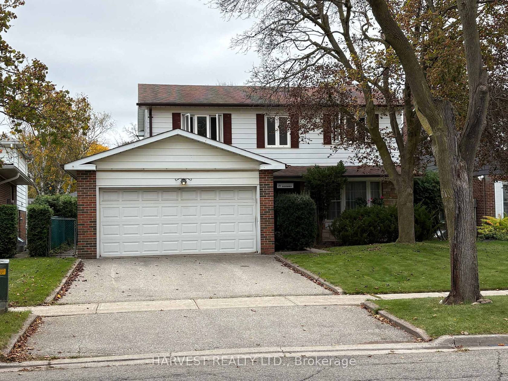 19 Glendower Circuit, L'Amoreaux, Toronto 