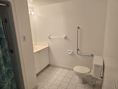 Photo 11 at 911 - 3088 Kennedy Road, Steeles, Toronto