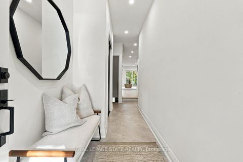 Photo 1 at 44 Viewcrest Circle, Clairville, Toronto