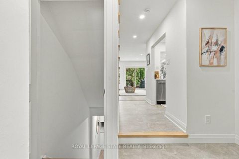 Photo 2 at 44 Viewcrest Circle, Clairville, Toronto