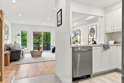 Photo 4 at 44 Viewcrest Circle, Clairville, Toronto