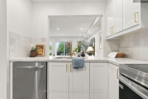 Photo 6 at 44 Viewcrest Circle, Clairville, Toronto