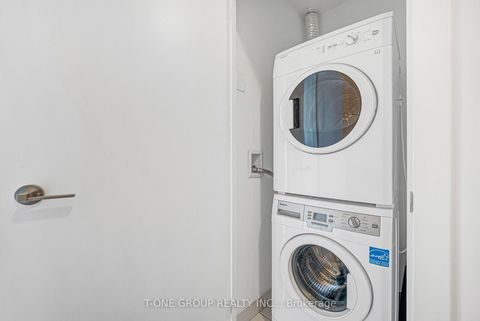 Photo 17 at 3901 - 30 Nelson Street, Waterfront Communities C1, Toronto