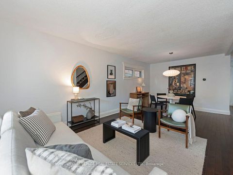 Photo 3 at 62 Newmarket Avenue, Lumsden, Toronto