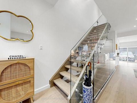 Photo 1 at 209 Marlborough Place, Annex, Toronto