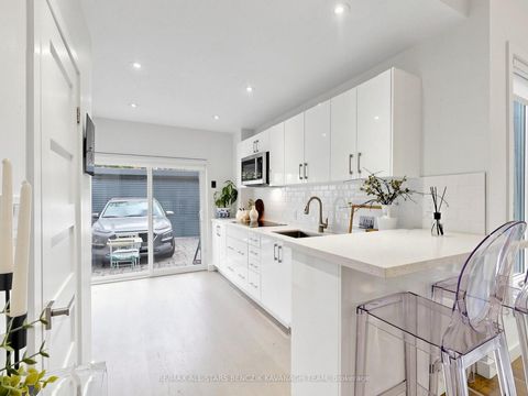 Photo 5 at 209 Marlborough Place, Annex, Toronto