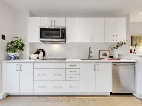 Photo 6 at 209 Marlborough Place, Annex, Toronto