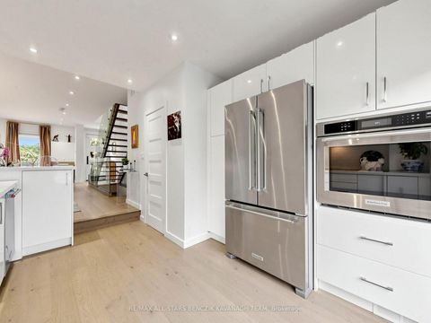 Photo 7 at 209 Marlborough Place, Annex, Toronto