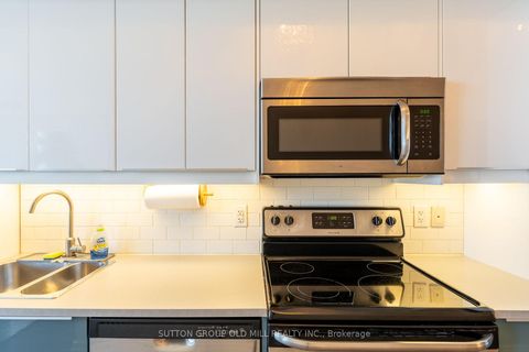 Photo 16 at 812 - 105 The Queensway, Swansea, Toronto