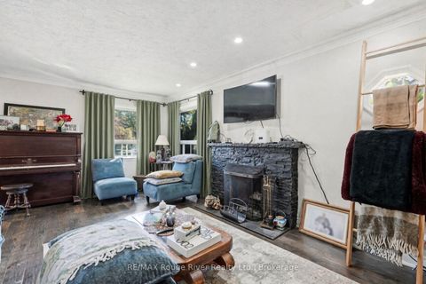 Photo 3 at 42 Anson Avenue, Cliffcrest, Toronto