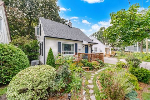 Photo 1 at 8 Smith Crescent, Queensway, Toronto