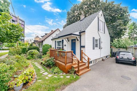 Photo 2 at 8 Smith Crescent, Queensway, Toronto