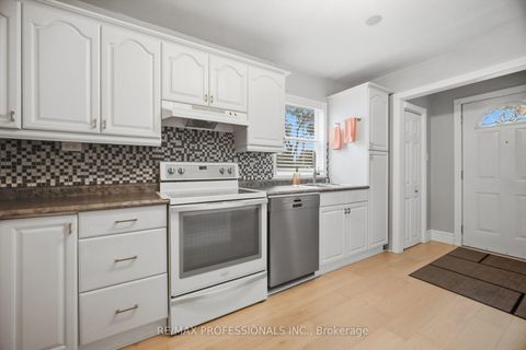 Photo 5 at 8 Smith Crescent, Queensway, Toronto