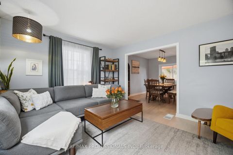 Photo 11 at 8 Smith Crescent, Queensway, Toronto