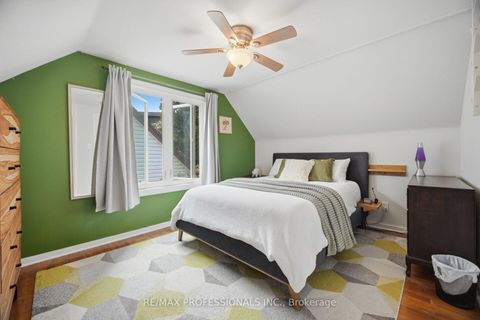 Photo 18 at 8 Smith Crescent, Queensway, Toronto