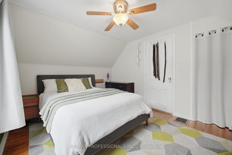Photo 19 at 8 Smith Crescent, Queensway, Toronto