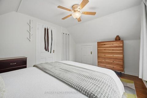 Photo 20 at 8 Smith Crescent, Queensway, Toronto