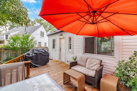 Photo 33 at 8 Smith Crescent, Queensway, Toronto