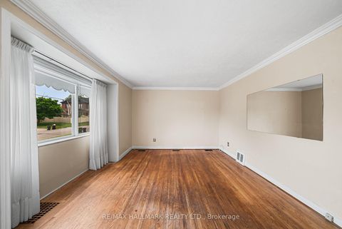 Photo 5 at 27 Sunray Crescent, CFB, Toronto