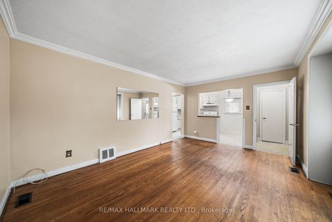 Photo 6 at 27 Sunray Crescent, CFB, Toronto